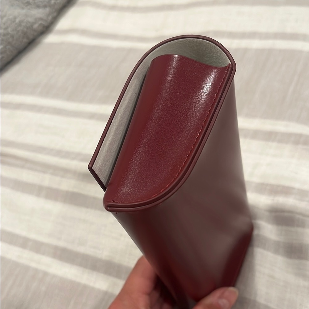 Gucci Red Case - Picture 5 of 7